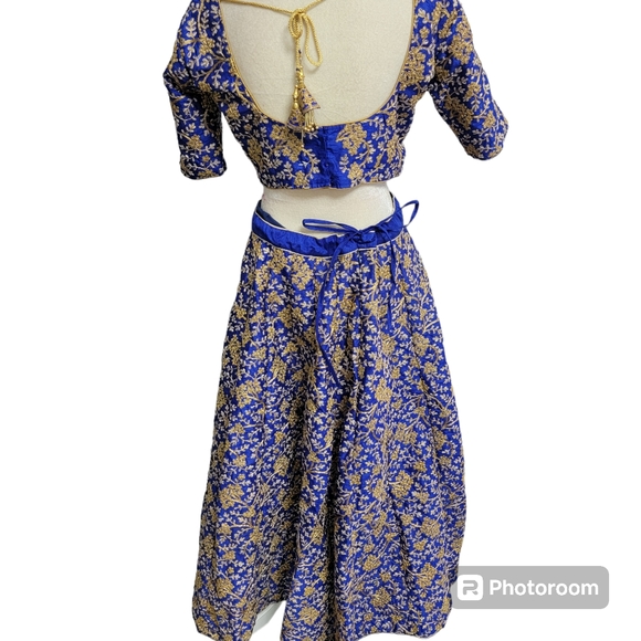 Blue, white, and gold flower lehenga - Picture 4 of 11